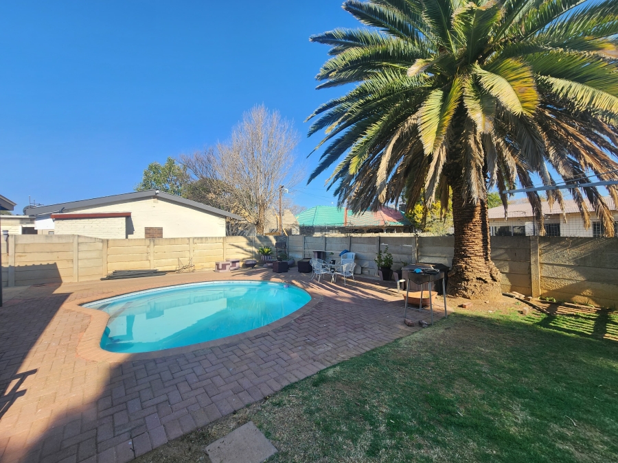 4 Bedroom Property for Sale in Naudeville Free State